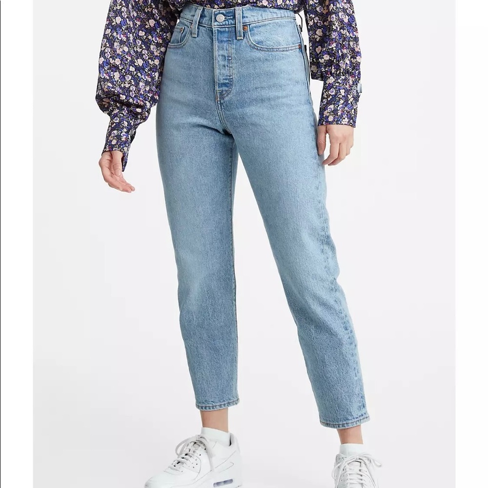 Levis wedgie ankle jeans. Size 28, never worn
